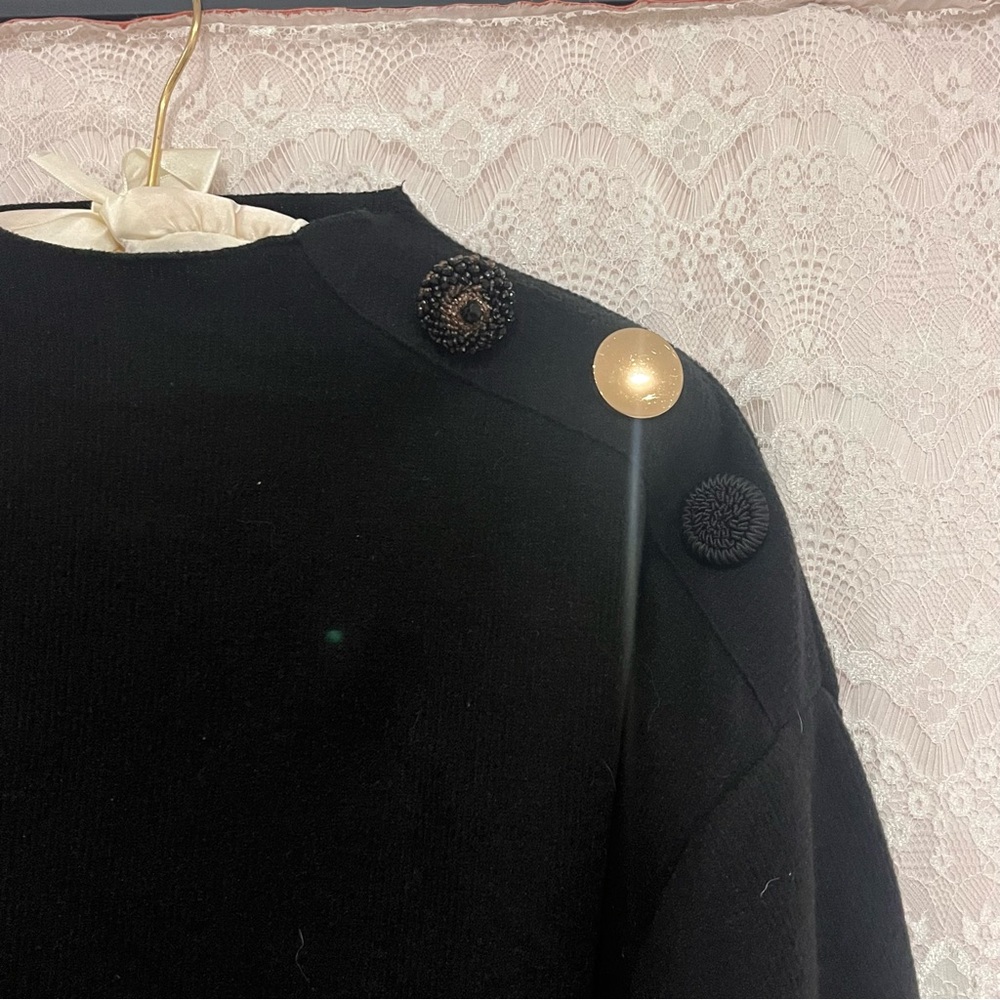 Zara women's sweater with three buttons on the shoulder size XL - Picture 3 of 16